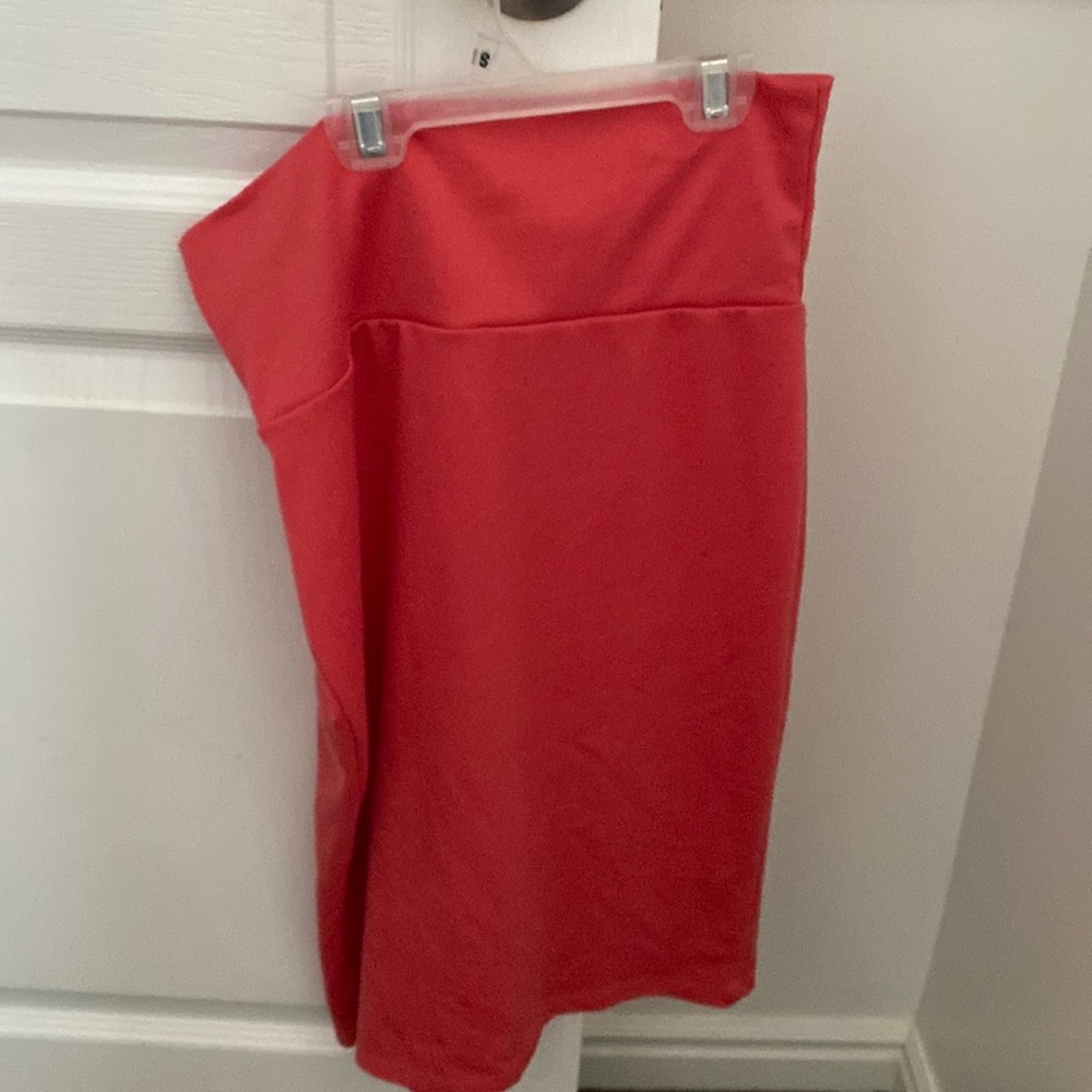 Mid knee pencil skirt